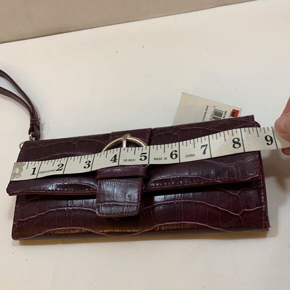 Mundi wristlet wallet. New with tags slim design with lots of storage spaces - Picture 6 of 7